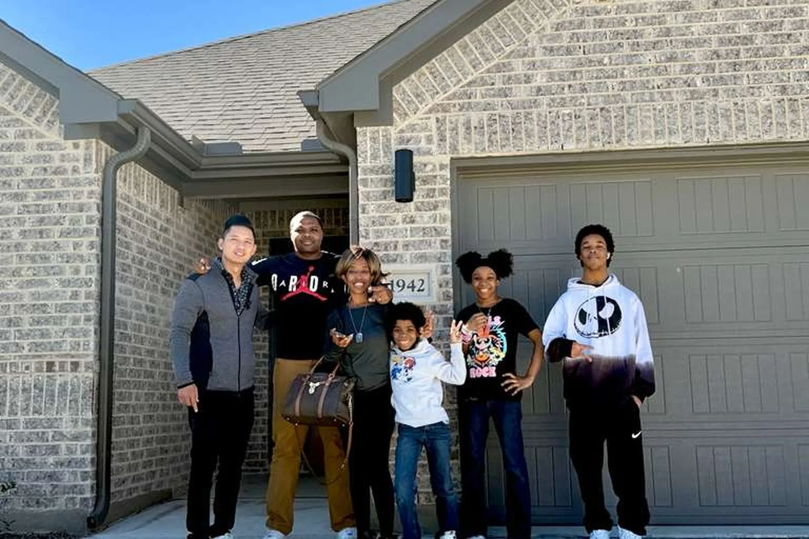 Closing day celebration with a Quick Mortgage loan officer in Phoenix, Arizona